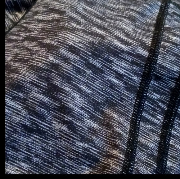 Lululemon Drop It Like It's Hot Crop Mesh Heathered Capri Leggings - Picture 7 of 7